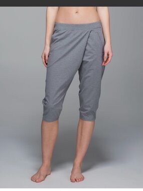 Lululemon Retreat Yogi Crop Pants Cross Front Heathered Slate Gray, Sz 4